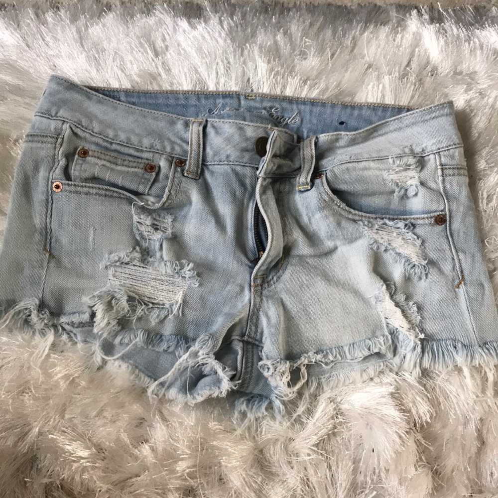 Ae distressed jean shorts size 6